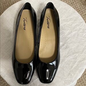 Brand New Trotters Dream Black Patent  Low Heel Pumps